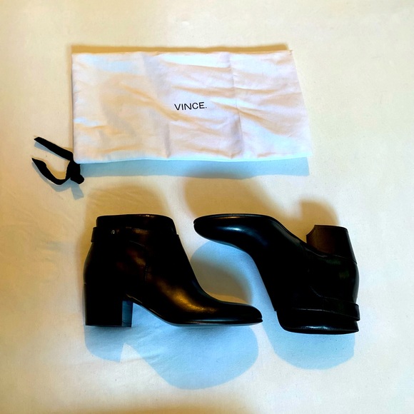 Vince Harriet black leather ankle bootie - Picture 2 of 6